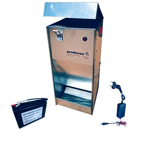Comedero automático Producan modelo P3 junto a su batería de 12 voltios y el cargador